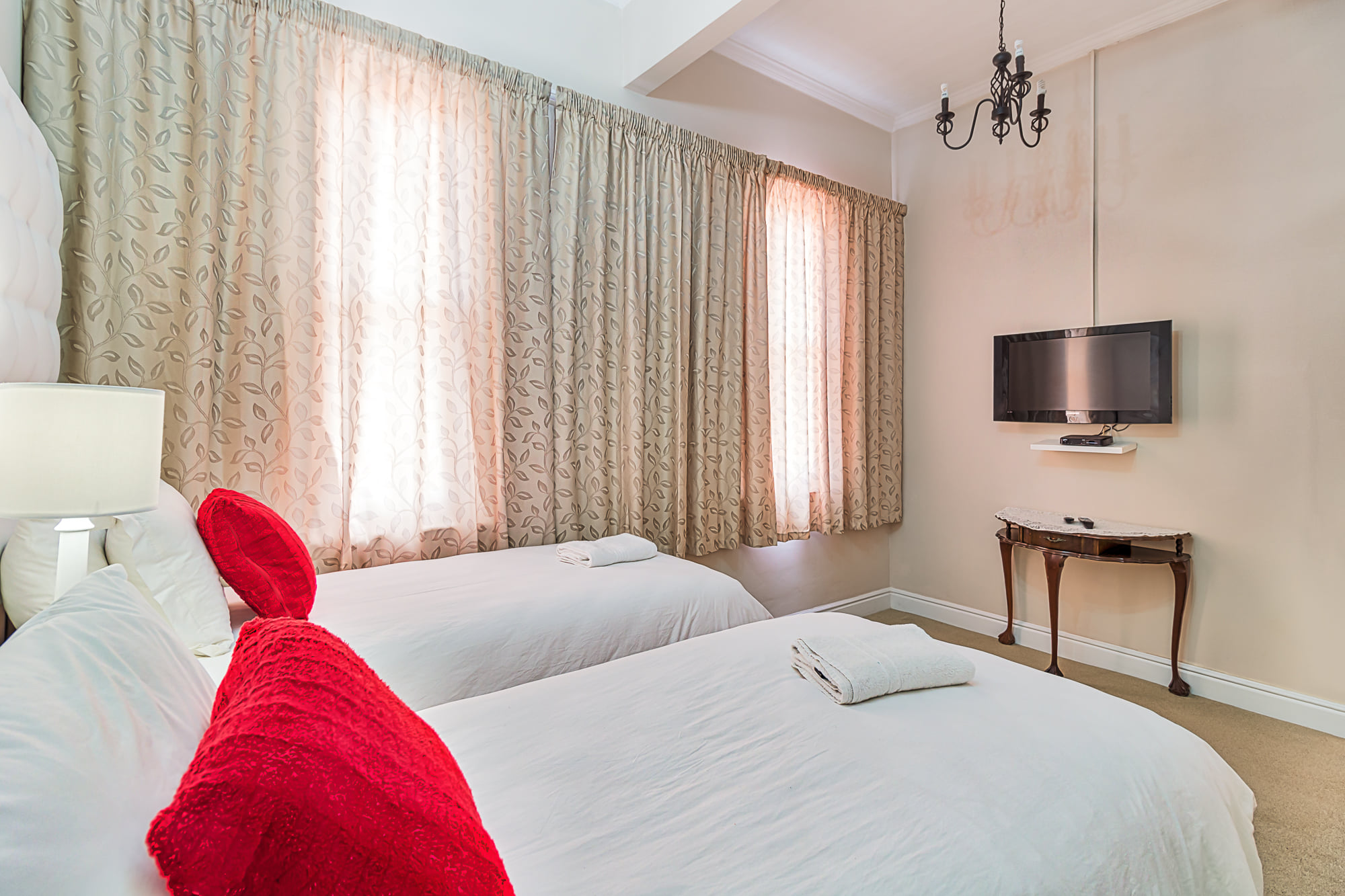 Contemporary twin room