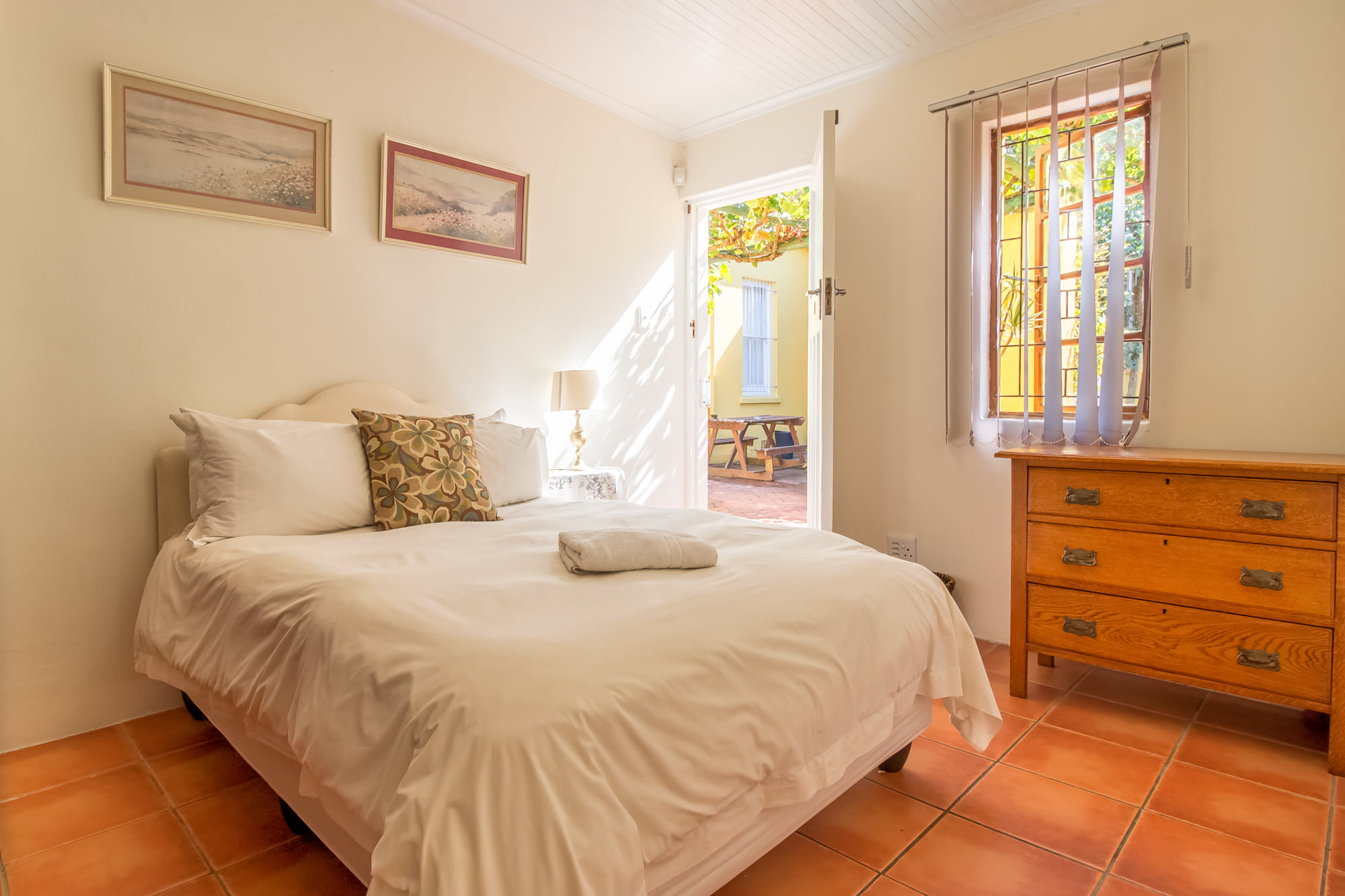 Garden cottage with private patio access